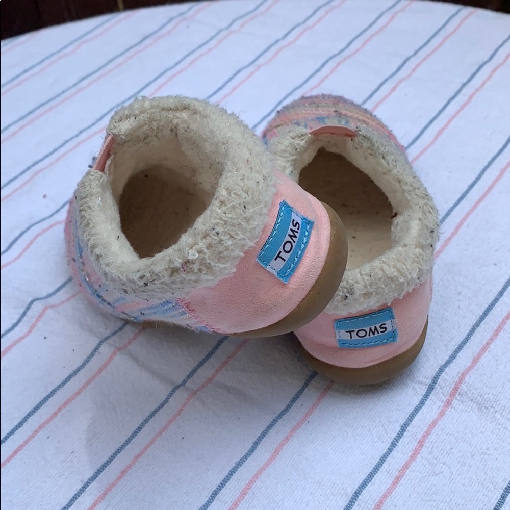TOMS slippers